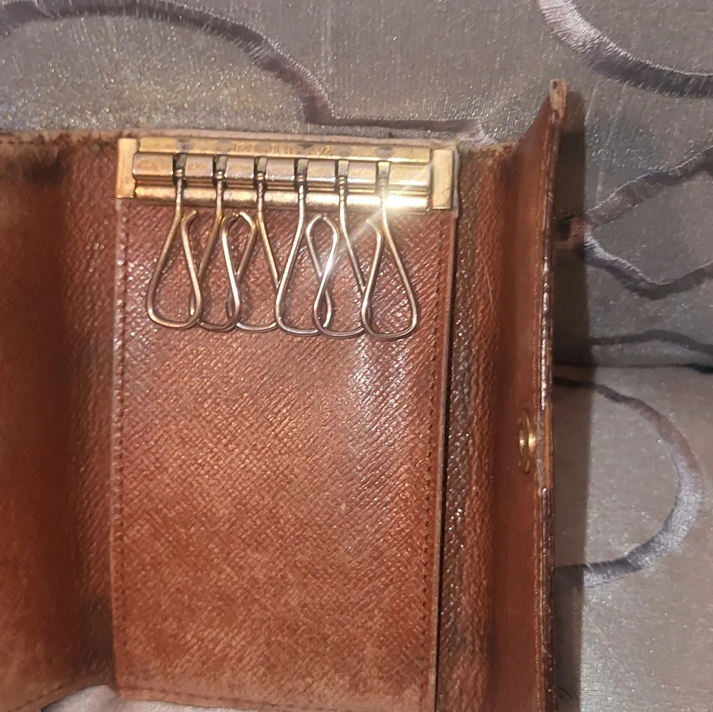 Vintage Louis Vuitton Monogram Key Holder - Picture 4 of 8